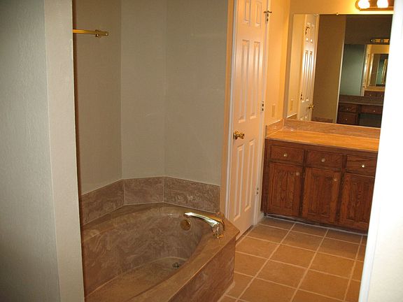 4th image of 6 Chapel Hill Ct