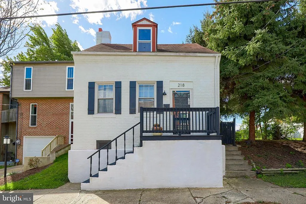 218 Fairview Ave photo 1