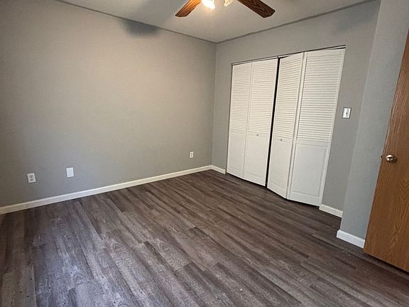 4th image of 801 W Walnut St #87be0b352