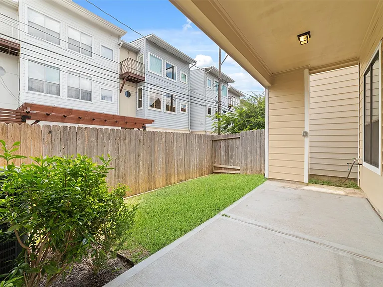 5020 Dickson St — Photo 31