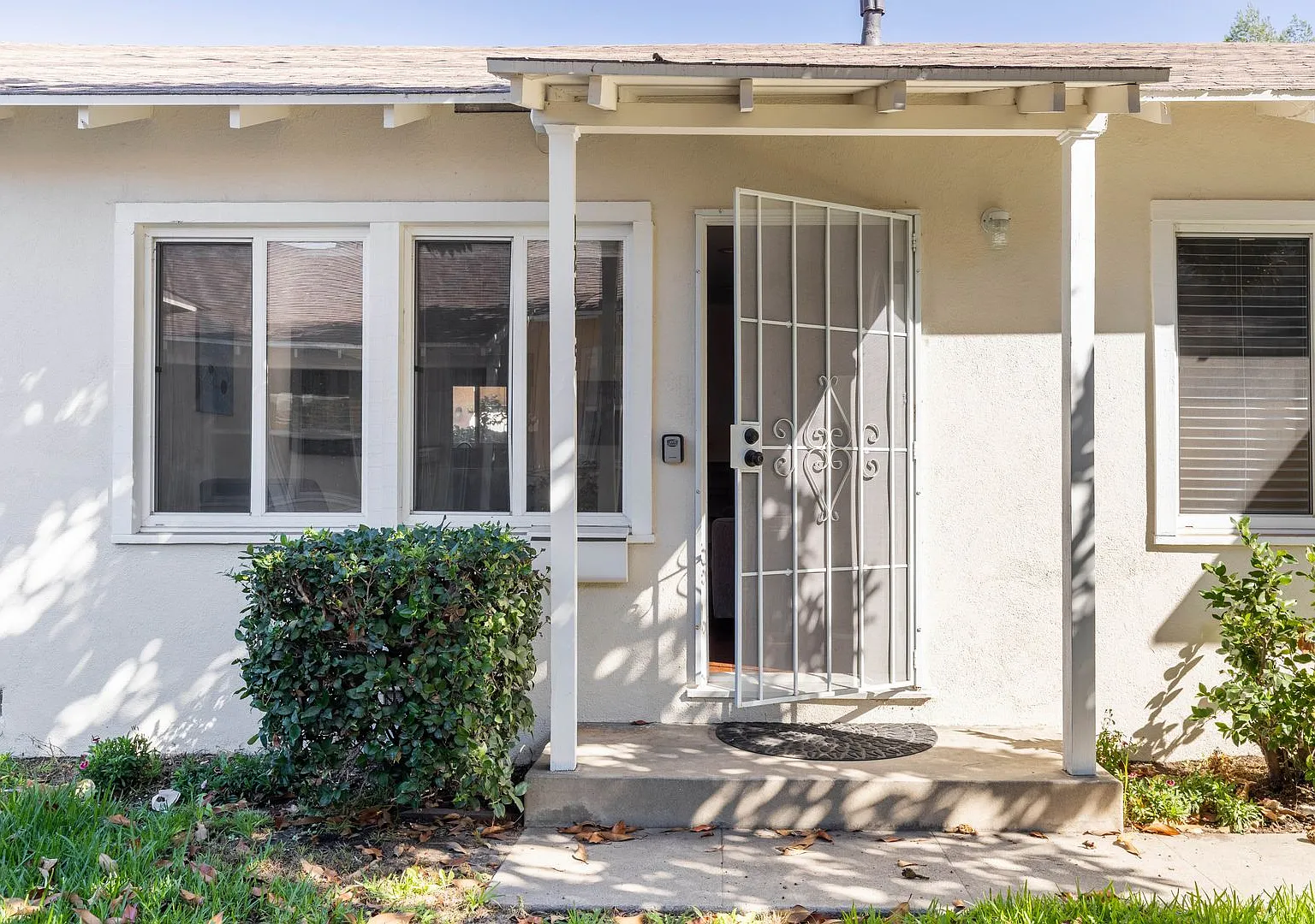 12413-15 Chandler Bungalows — Photo 2