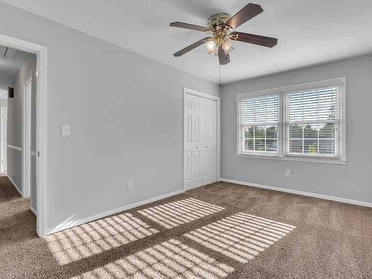 4 Dickens Ln — Photo 16