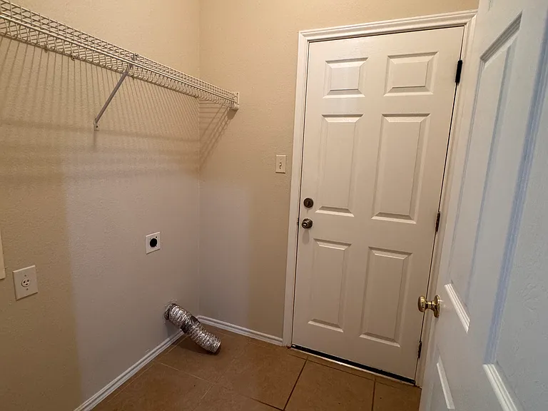 908 N Creek Blvd — Photo 16