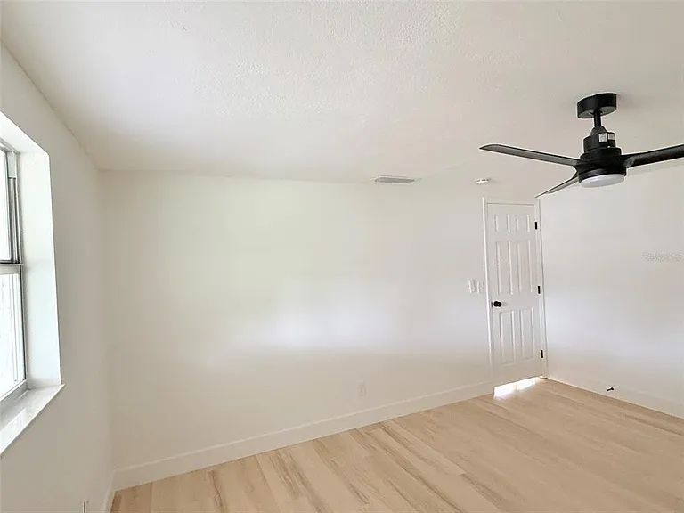 8512 Longboat Ln — Photo 12