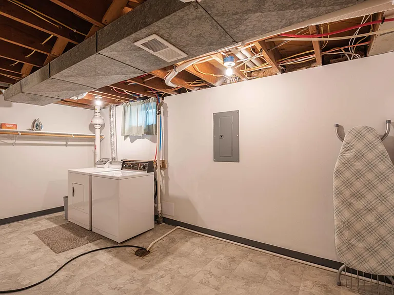 2909 S Willow Ave — Photo 32