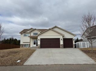 31768 Newport Curv, Lindstrom, MN 55045