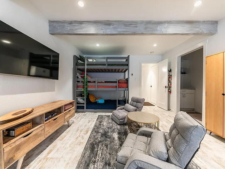 989 Tahoe Blvd — Photo 19