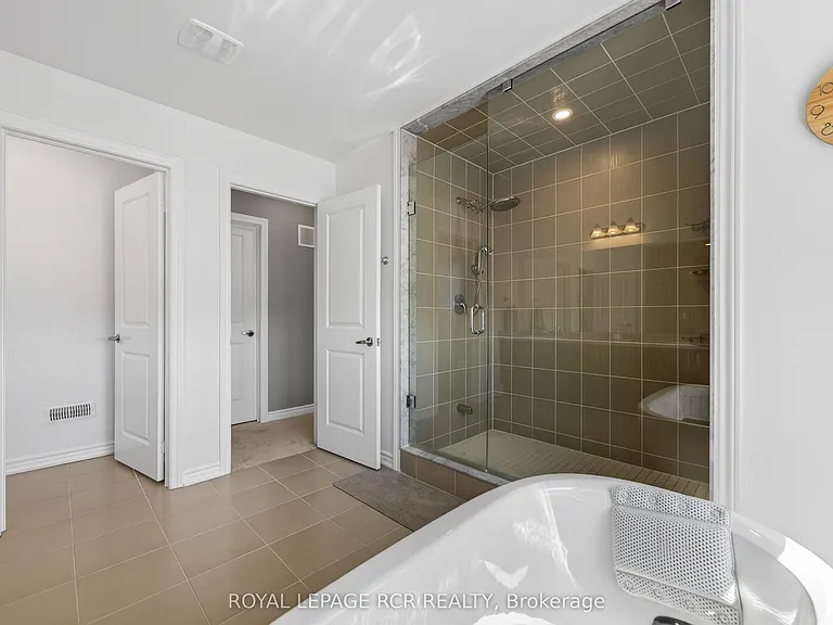 375 Russell St — Photo 12
