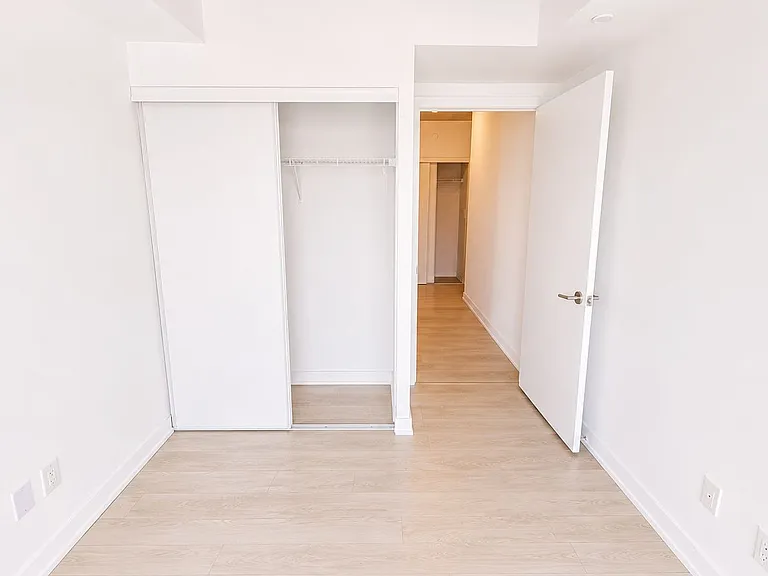 47 Mutual St #807 — Photo 11