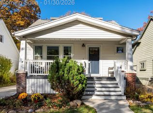 81 Wellesley Dr, Pleasant Ridge, MI 48069