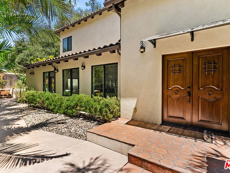 8836 Wonderland Ave — Photo 1