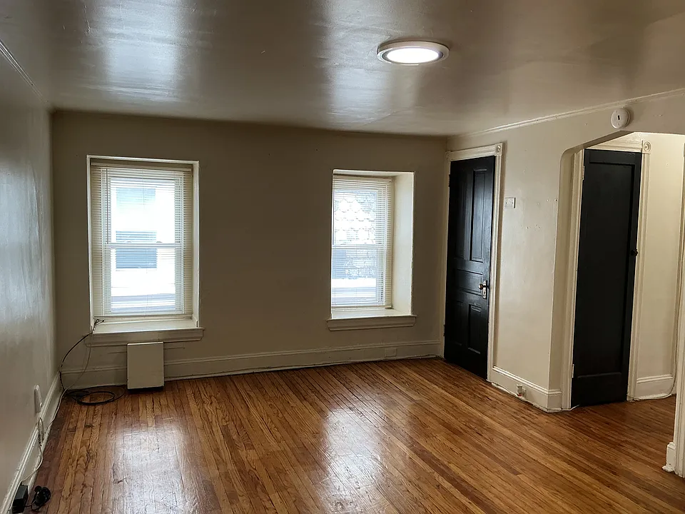Living room 12' x 17'