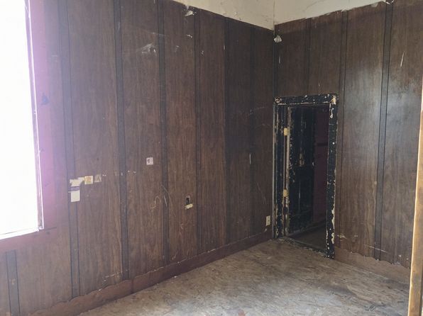 chicago-illinois-442890507 picture