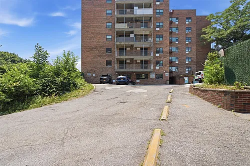 671 Bronx River Rd Photo 1 671 Bronx River Rd Photo 1