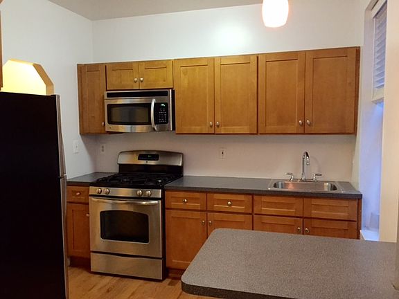 3rd image of 359 Saint Johns Pl APT 9