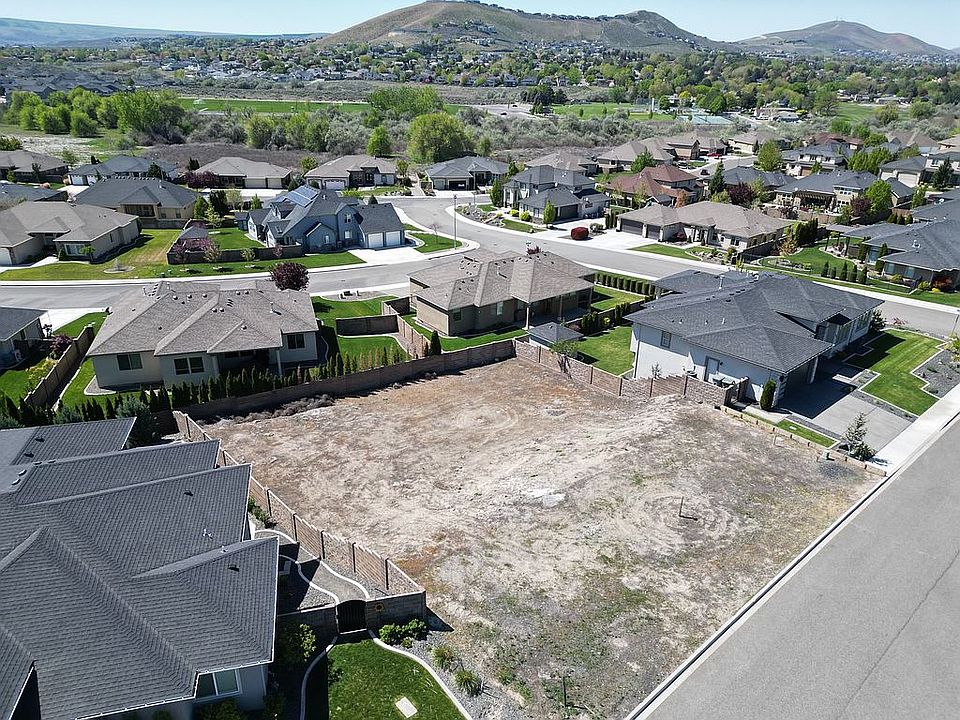 1st image of 2449 Woods Dr