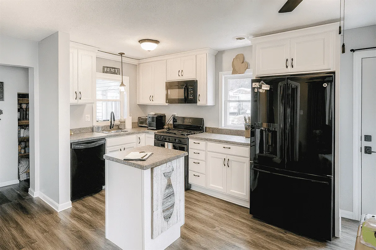 3 bed, 904 sqft, $1,700 — Photo 2