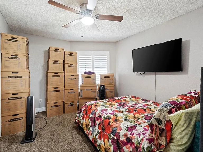 1050 E Fallbrook Ave — Photo 11