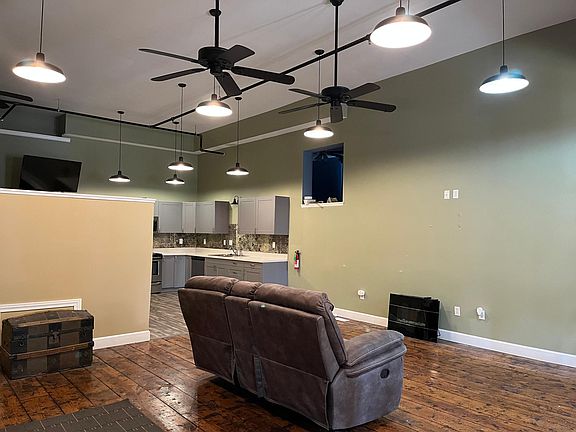 3rd image of 848 Oak St #1