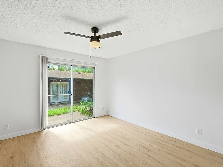 2319 Greenfield Pkwy — Photo 11