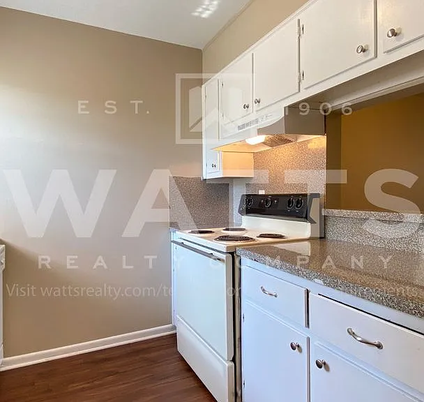 ROEBUCK VILLA APARTMENTS — Photo 12