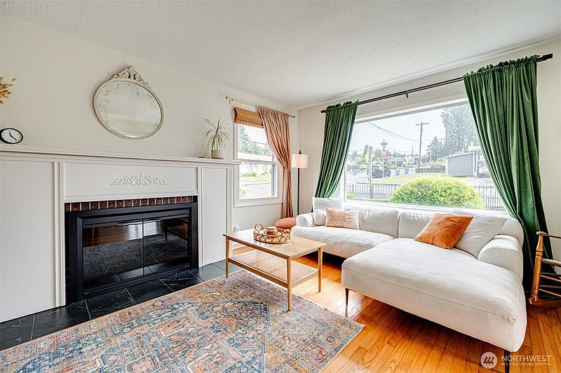 4th image of 813 N 16th Avenue