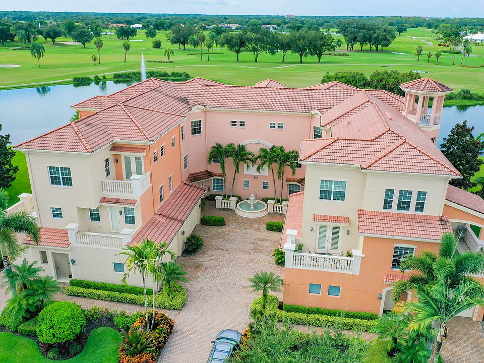 Gorgeous water and golf course views!