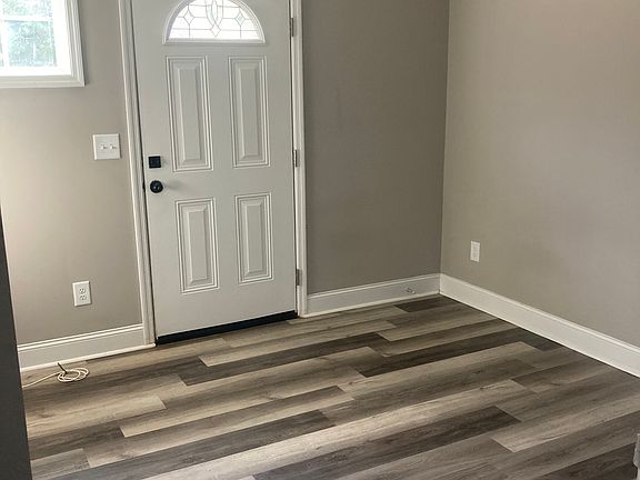 2nd image of 279 Tipton Rd #8
