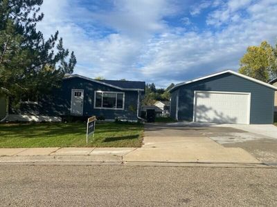 601 Yucca Dr, Pierre, SD, 57501