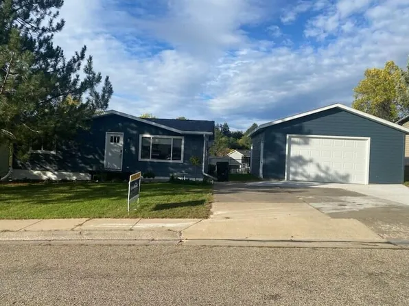 601 Yucca Dr, Pierre, SD 57501