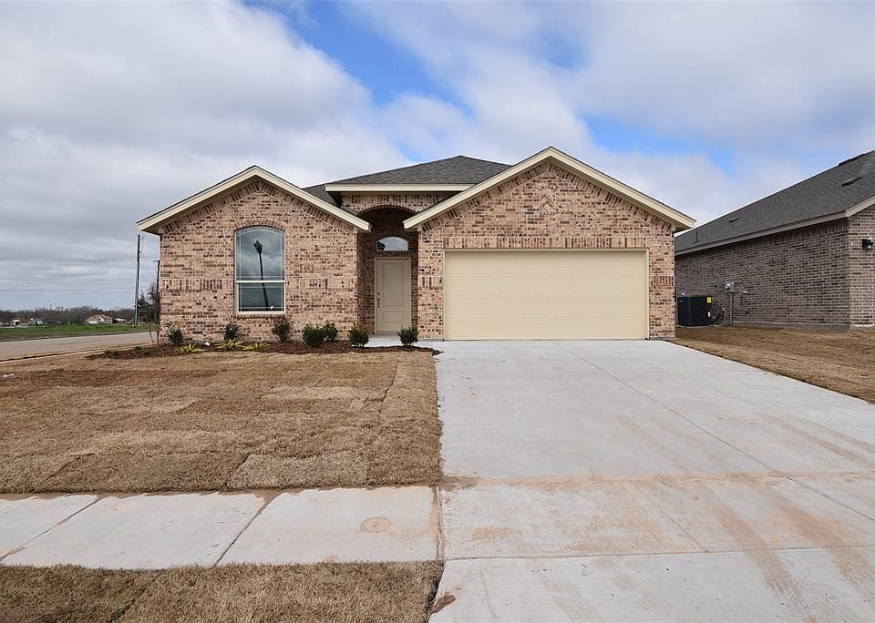 1st image of 401 Stoneridge Dr