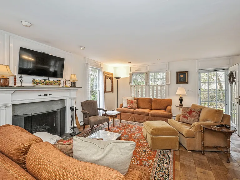 37 Indian Rd — Photo 5