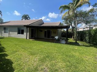 1025 Bamboo Ln, Weston, FL 33327