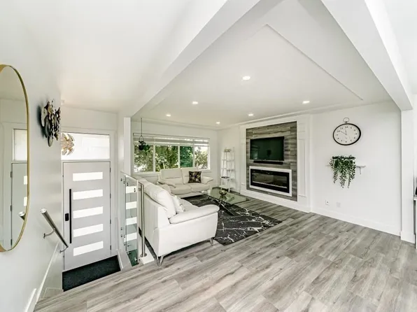 14927 Kew Dr, Surrey, BC V3R 4Y1