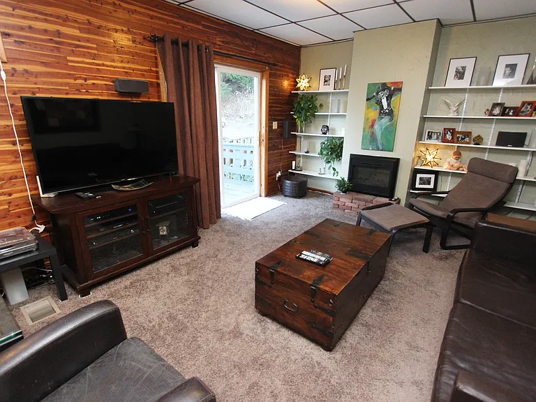 2610 Quarry St — Photo 4