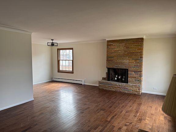 4th image of 609 Robinhood Ln