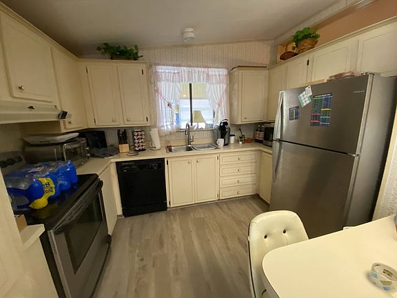 4th image of 76 Morganthau Dr