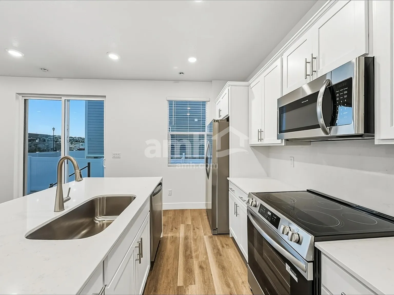 4 bed, 3.5 bath, 1871 sqft, $2,890 — Photo 3