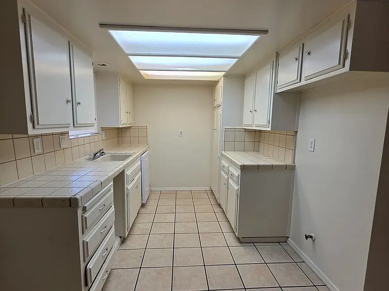1046p -170- 4300 Isla Verde St. -RB/JP — Photo 8