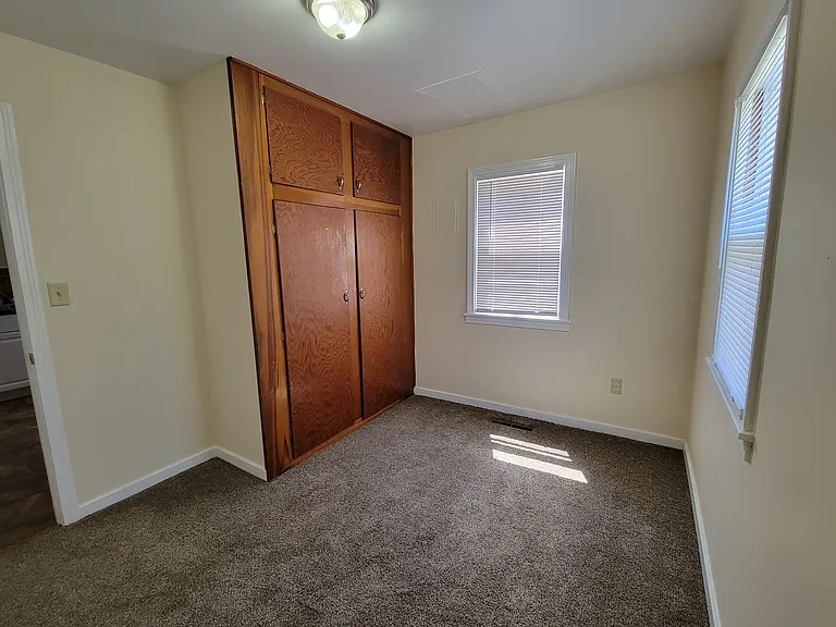 215 N Green St — Photo 8