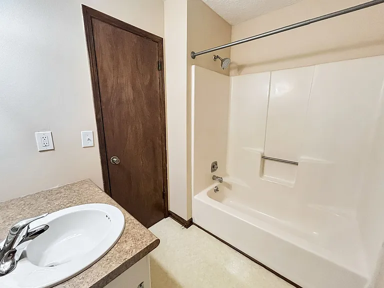 2491 Annandale Dr — Photo 31