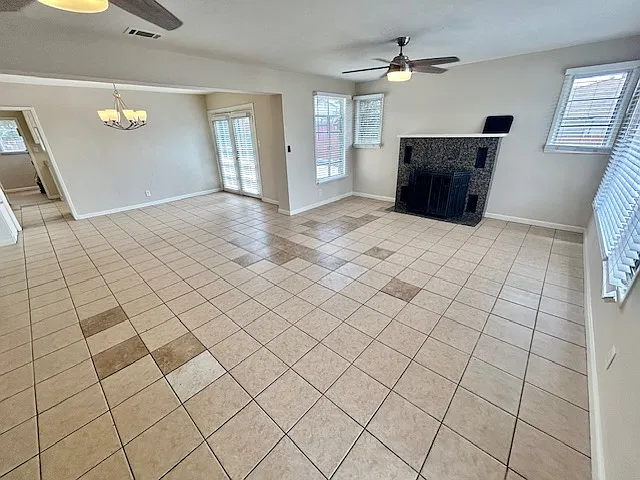 4 bed, 2200 sqft, $3,200 — Photo 4
