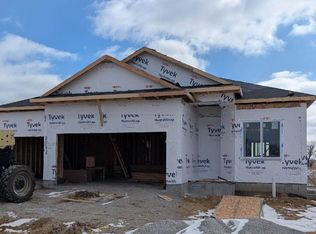 3056 Ridgeview Cir, Coralville, IA 52241