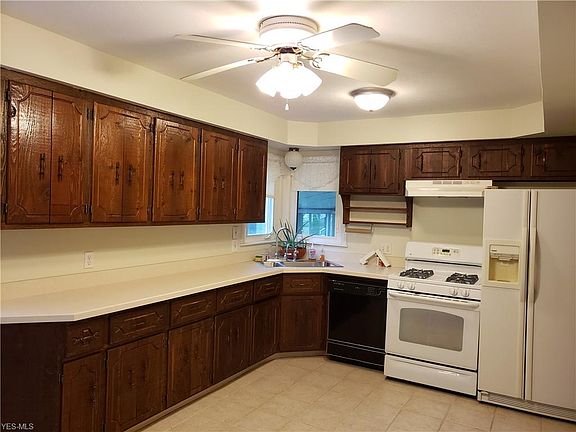 4th image of 1048 Skyland Dr