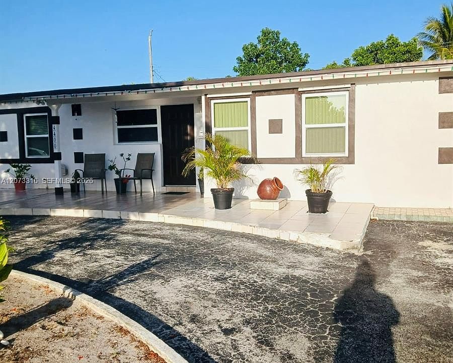 1st image of 4400 SW 112th Pl