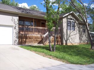 614 S 7th St, Ozark, MO 65721
