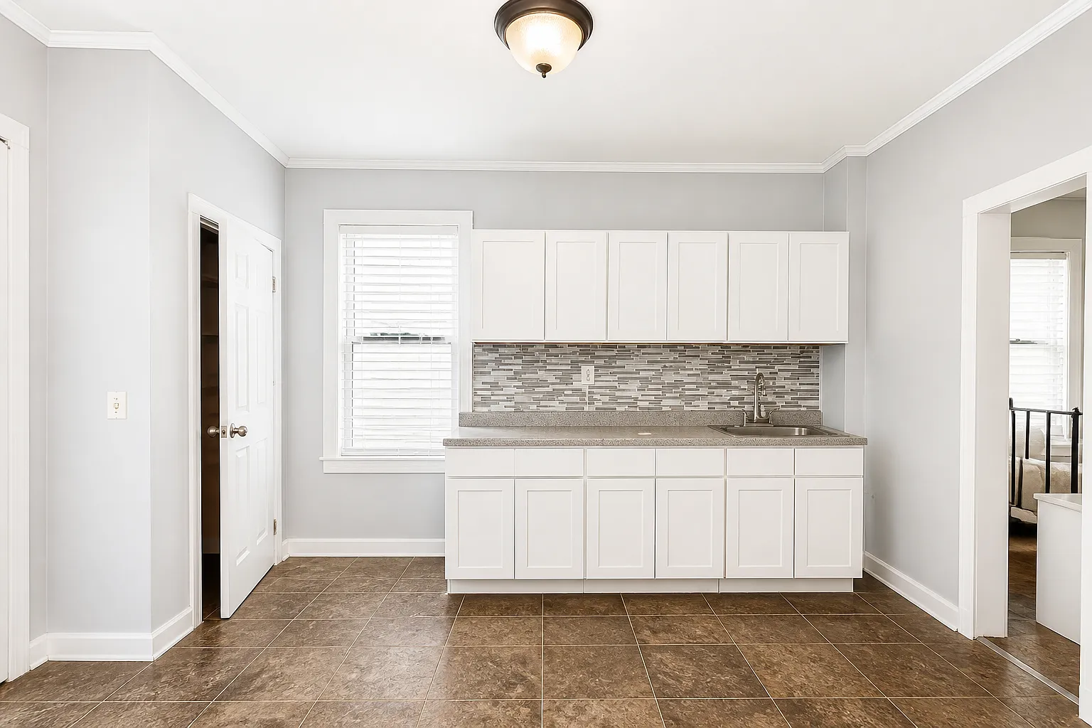 5 bed, $4,000 — Photo 2