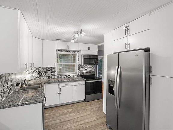 3rd image of 1663 SAN MATEO DRIVE