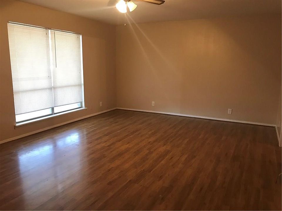 2nd image of 1900 Cornell Ln