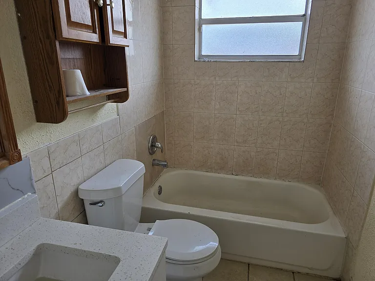435 SW 61st Ter — Photo 10